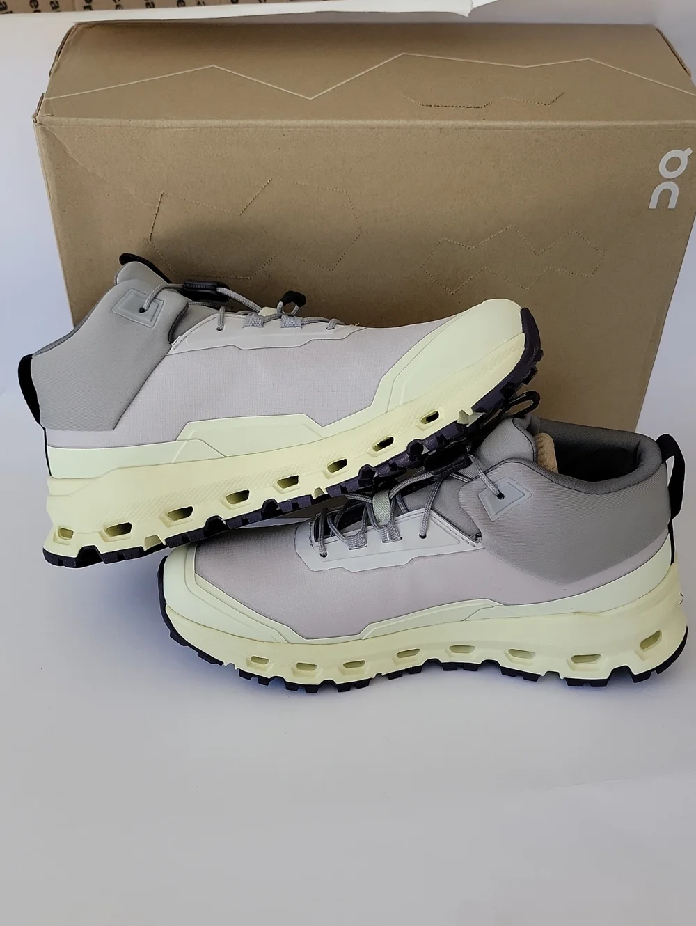 On Cloudhero Mid Waterproof Silver Seedling Mid Top Kids Sneakers 3.5